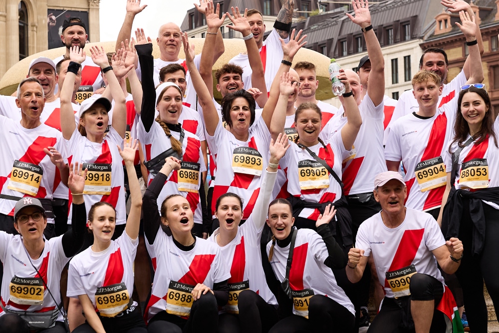 A group of participants from Frankfurt's race